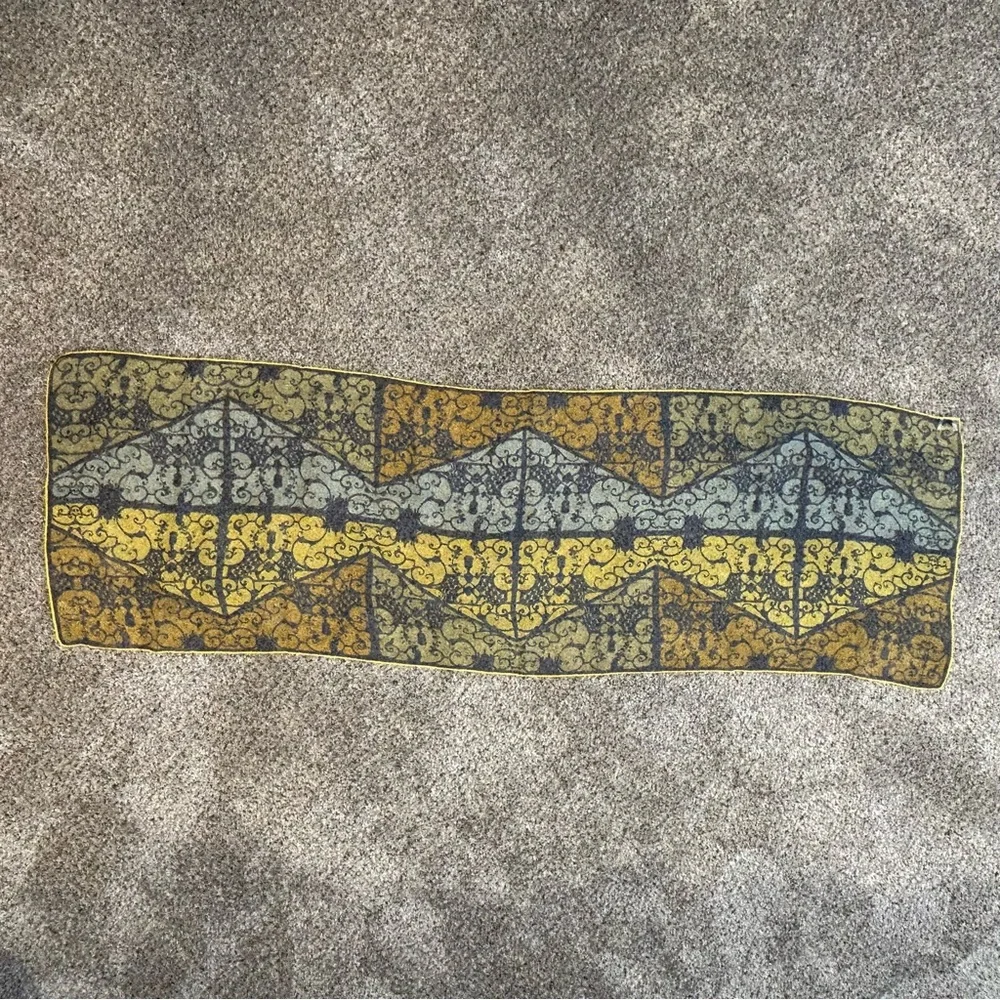 Vintage MOD 1970’s VERA NEUMANN Silk Scarf 44x13.5 Yellow Gray Baroque Verasheer - Picture 5 of 6